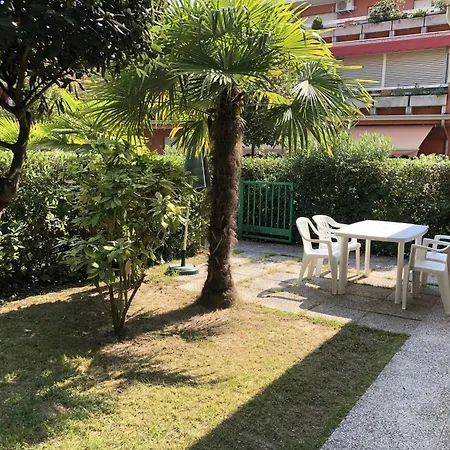 With Pool Access Near Appartement