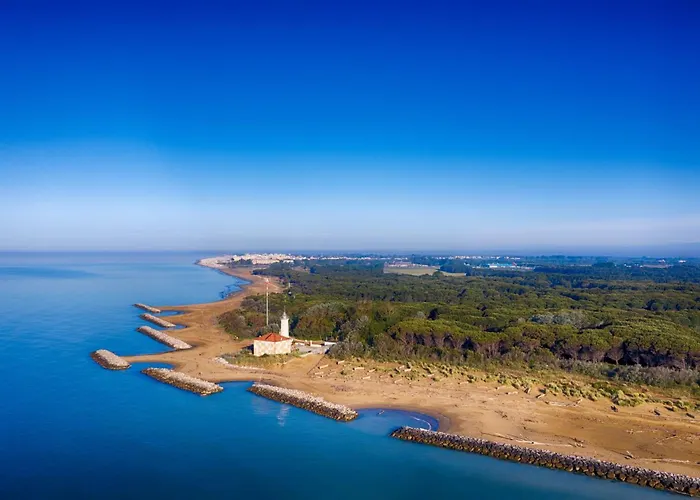 With Pool Access Near Appartamento